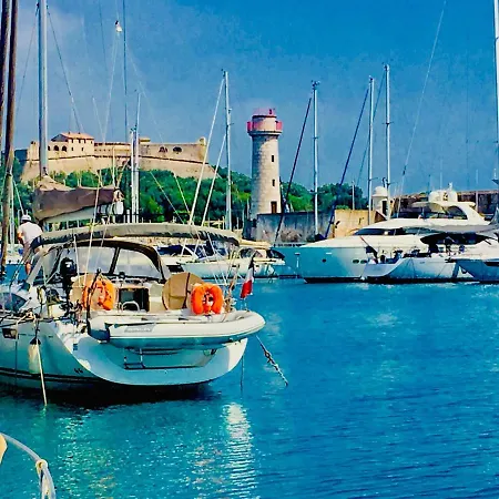 Sur Un Voilier Botel Antibes