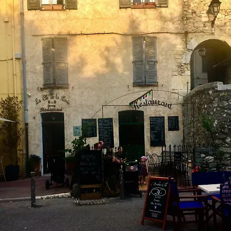 Botel Sur Un Voilier Antibes